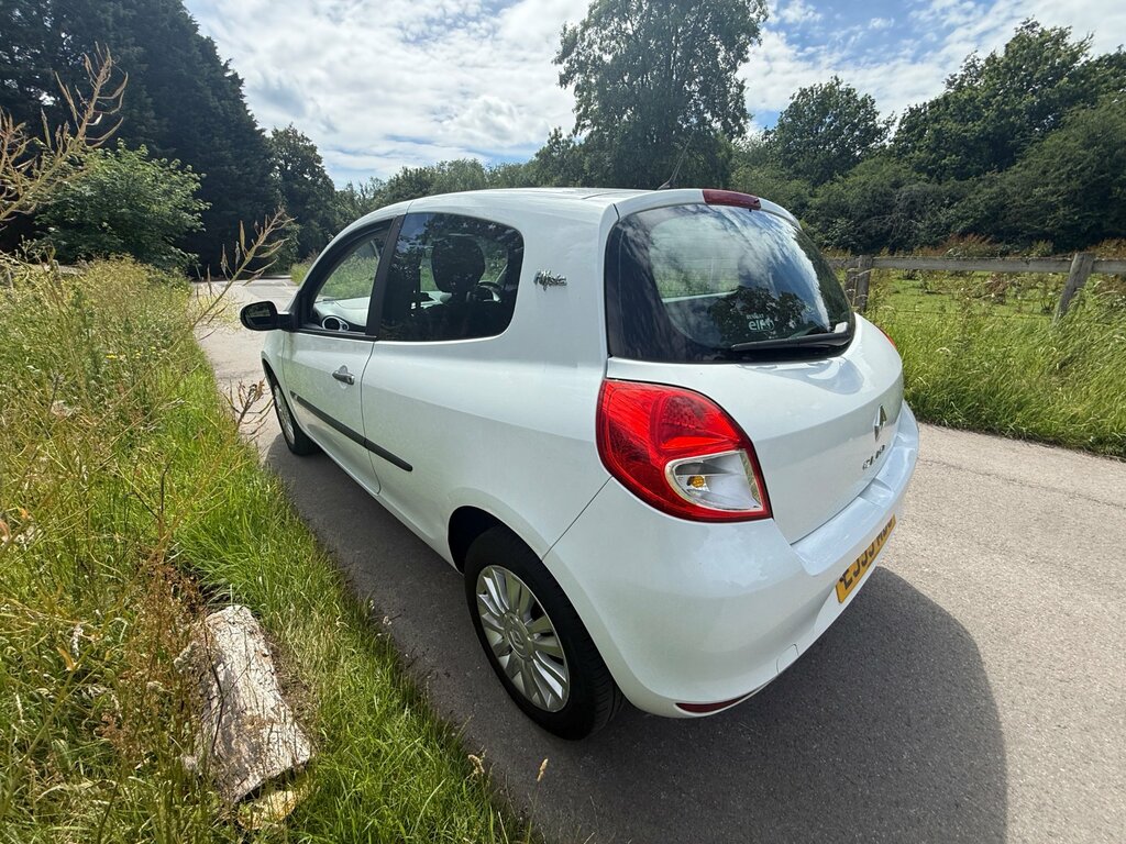 Renault Clio 1.2 I-music Hatchback Euro 5 75 White #6