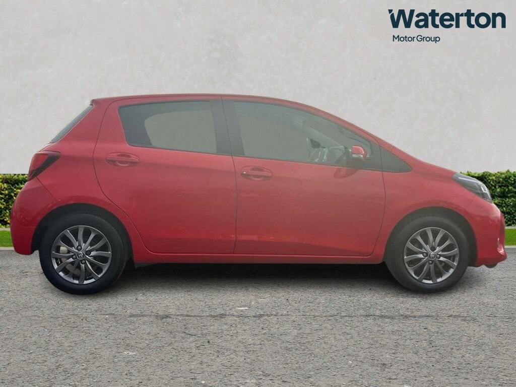 Toyota Yaris 1.33 Vvt-i Icon CN17JWC Red #2
