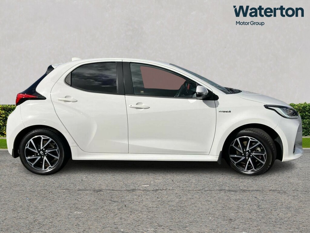 Toyota Yaris 1.5 Hybrid Design Cvt CA21VCL White #2