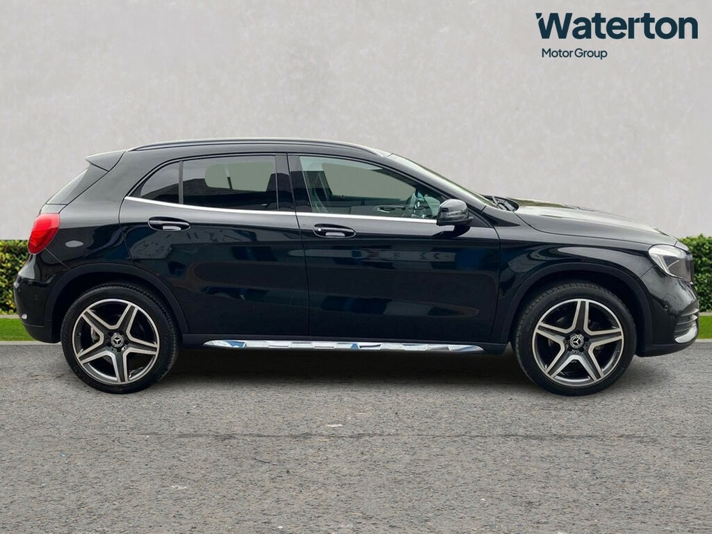 Mercedes-Benz GLA Class Gla 200 Amg Line Executive CT68ECW Black #2