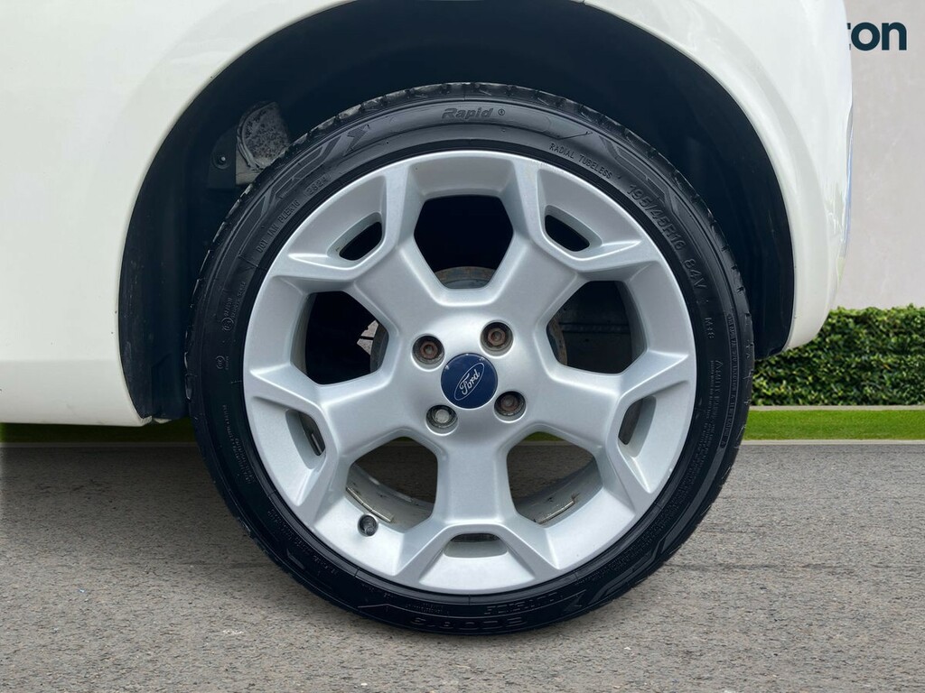 Ford KA Zetec White Edition White #9