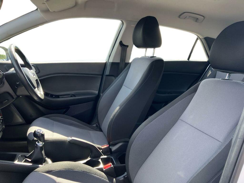 Hyundai I20 Hatchback White #16