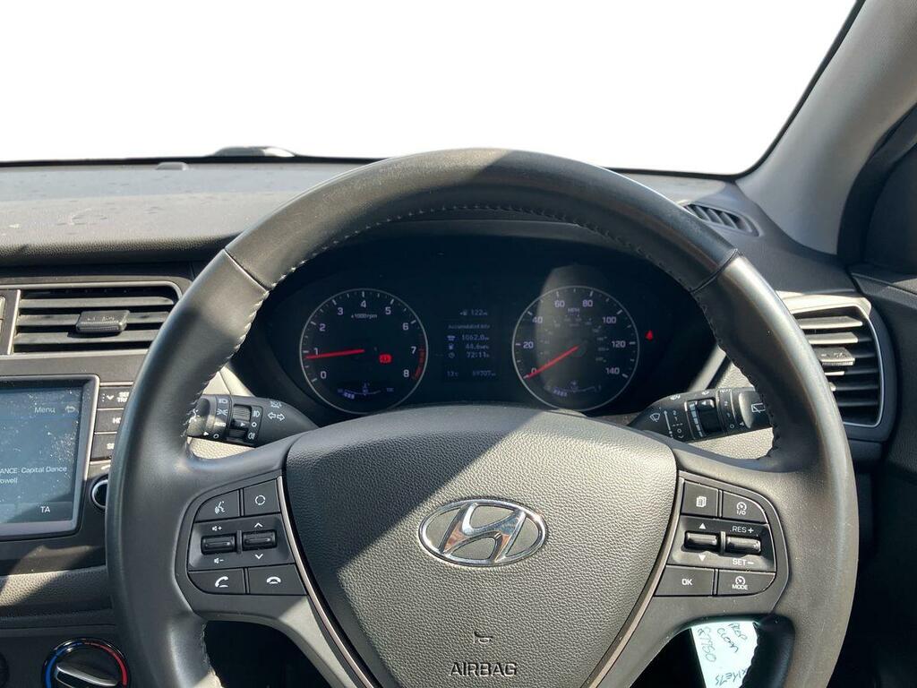 Hyundai I20 Hatchback White #13