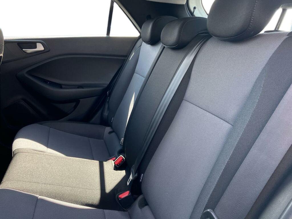 Hyundai I20 Hatchback White #17