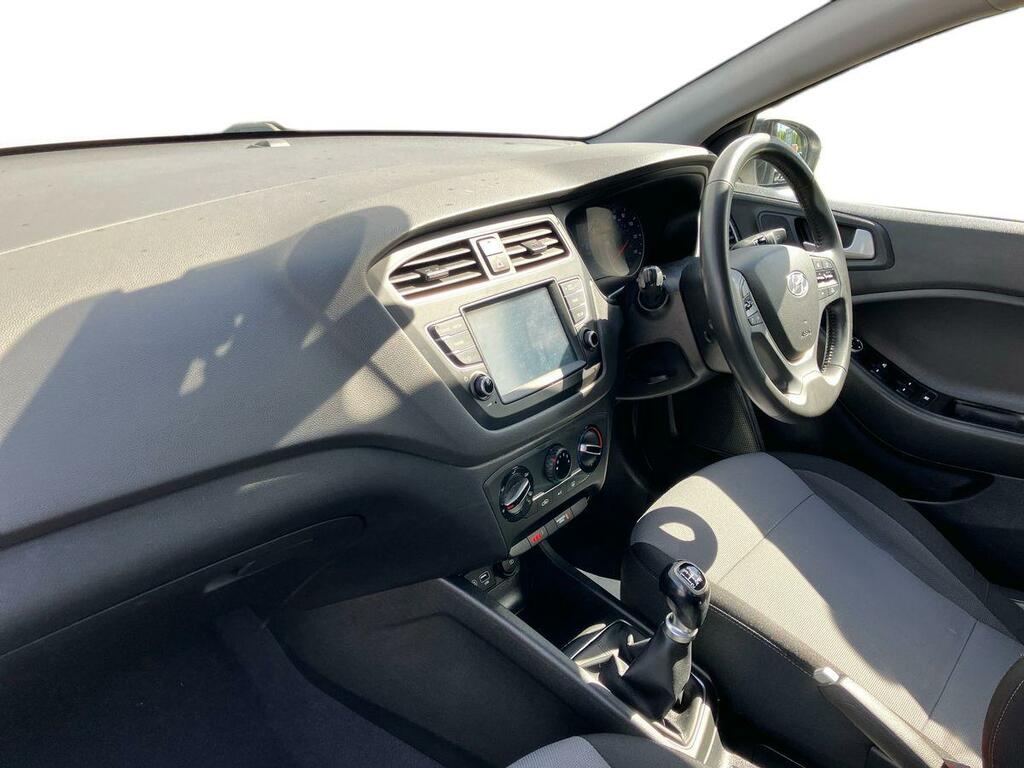 Hyundai I20 Hatchback White #15