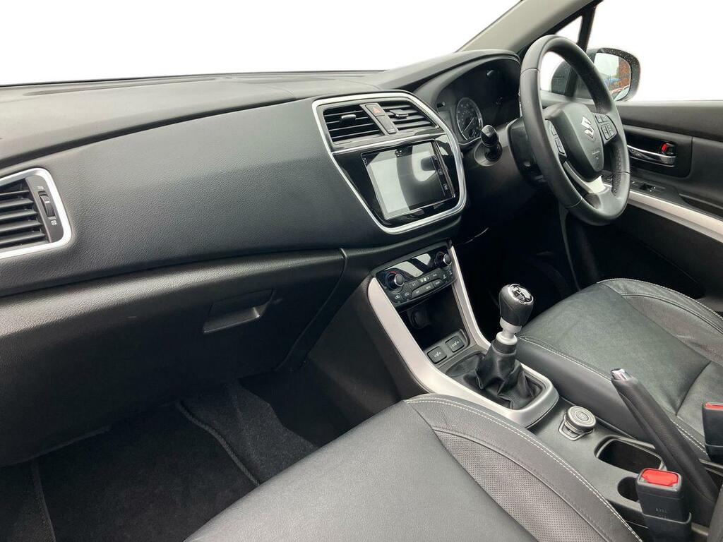 Suzuki SX4 S Cross Hatchback White #15