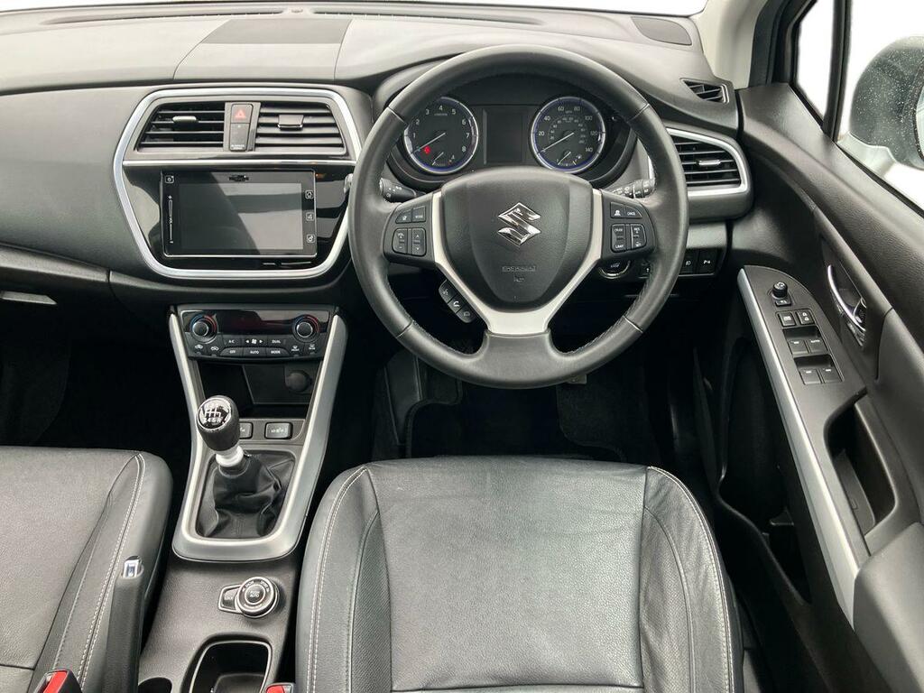 Suzuki SX4 S Cross Hatchback White #12