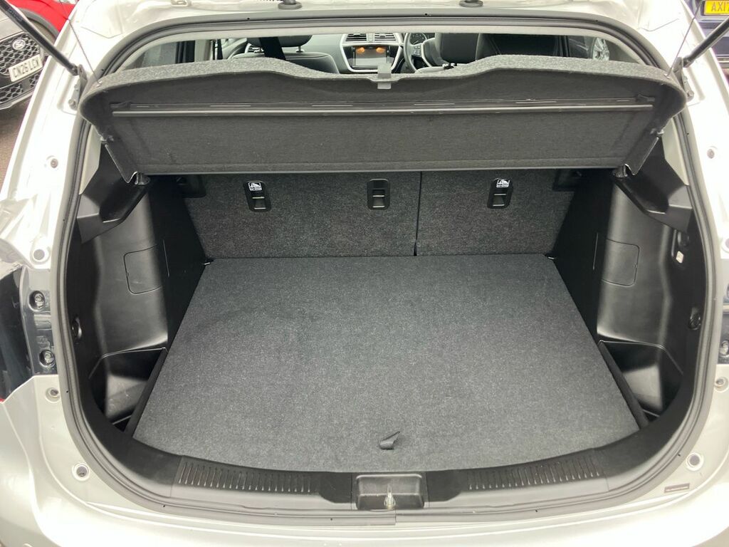 Suzuki SX4 S Cross Hatchback White #18