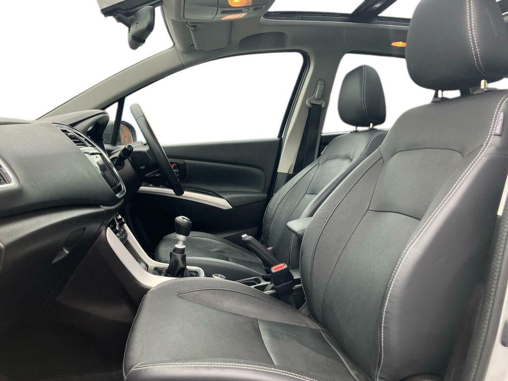 Suzuki SX4 S Cross Hatchback White #16
