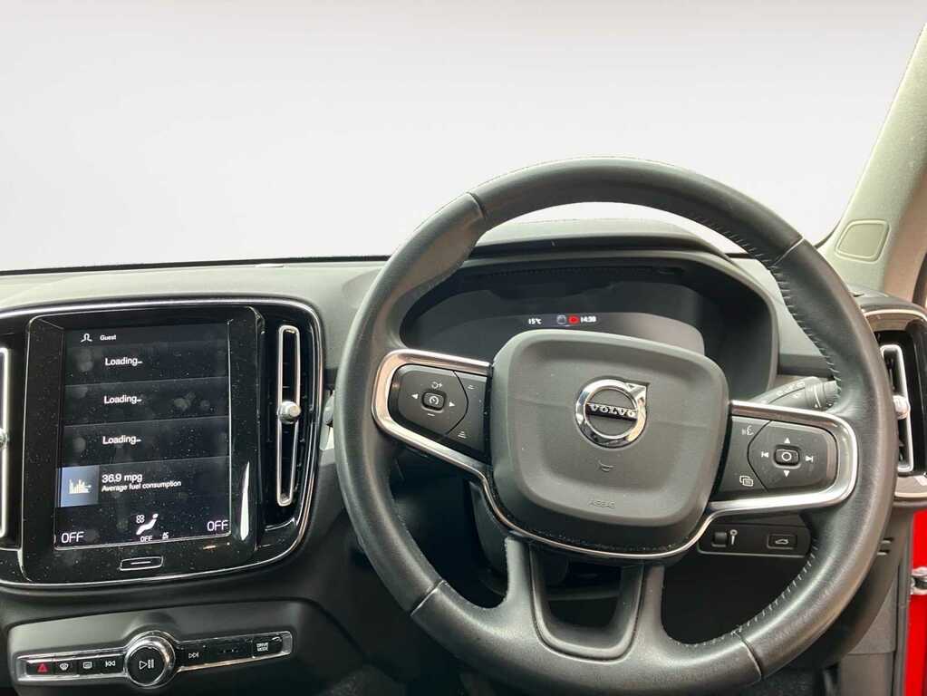Volvo XC40 1.5 T3 Momentum Suv FY70YOC Red #4