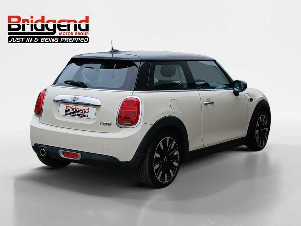 Mini Hatch 1.5 Cooper Exclusive Hatchback EA69HZS White #3