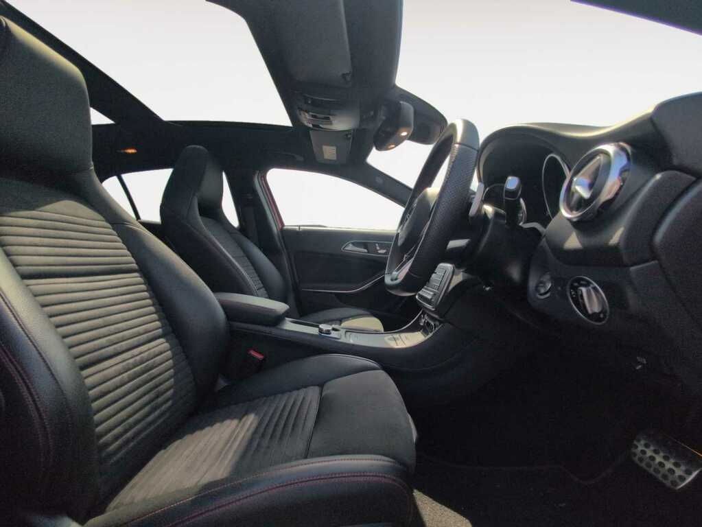 Mercedes-Benz GLA Class 1.6 Gla200 Amg Line Edition Plus Suv Red #4