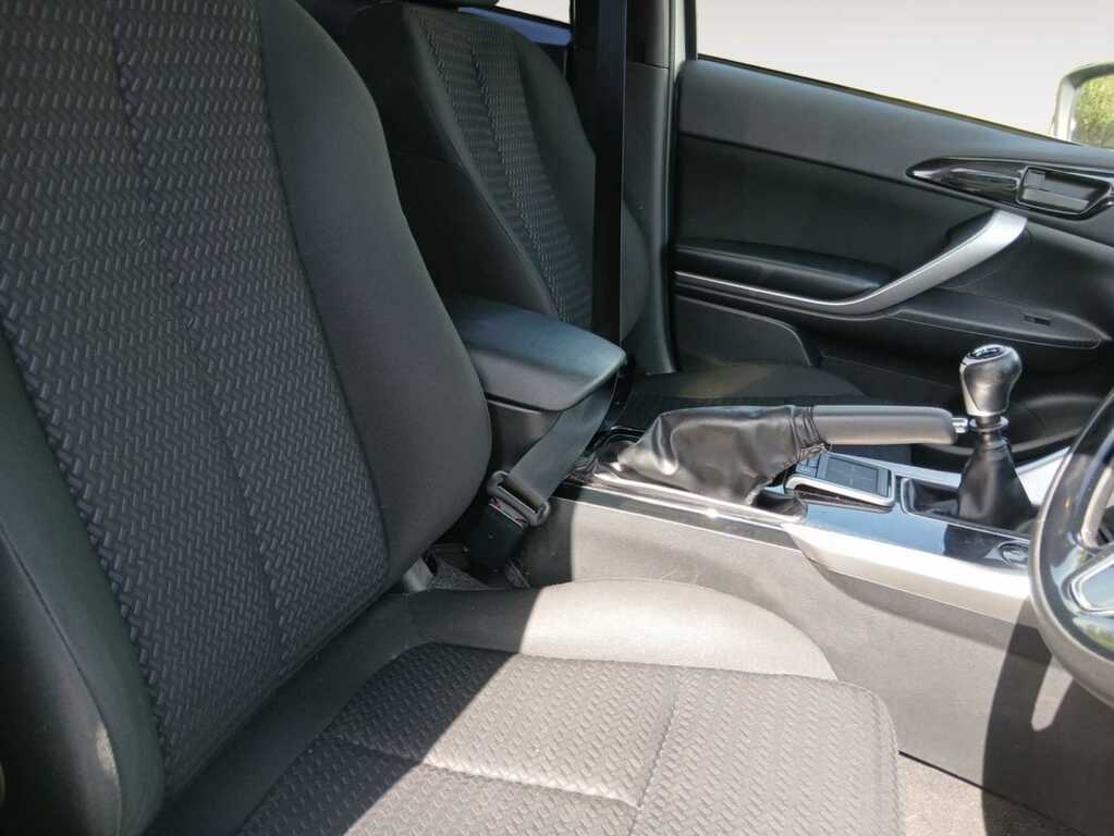 Mitsubishi Eclipse Cross 1.5T Design Se Suv White #4
