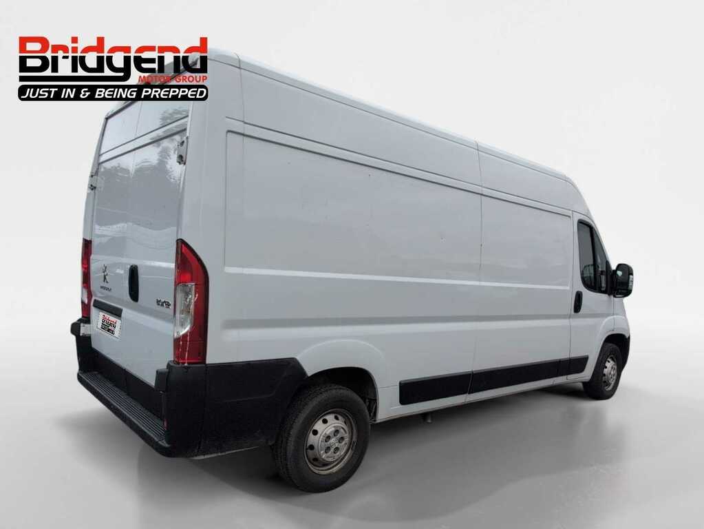 Peugeot Boxer 2.2 Bluehdi 335 Professional Premium Panel Van 5 YE73BVK White #3