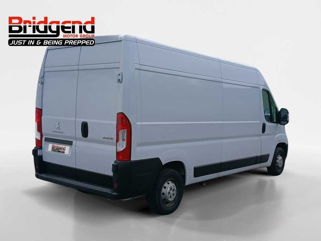 Peugeot Boxer 2.2 Bluehdi 335 Professional Premium Panel Van 5 MD73APX White #3
