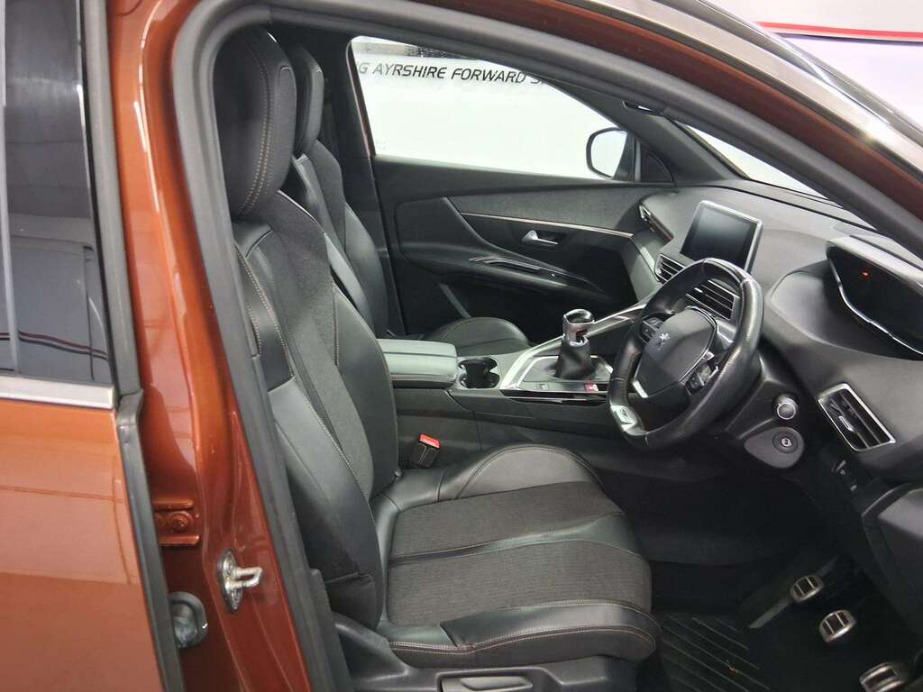 Peugeot 3008 Hatchback Black #11