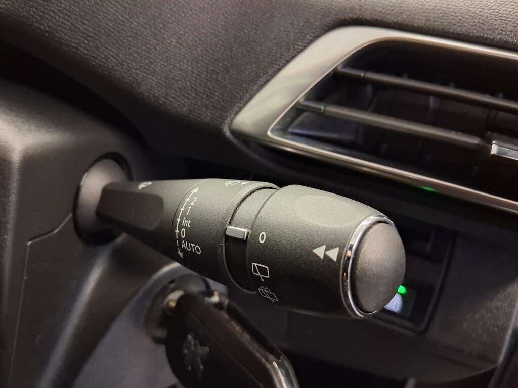 Peugeot 3008 Hatchback Black #23
