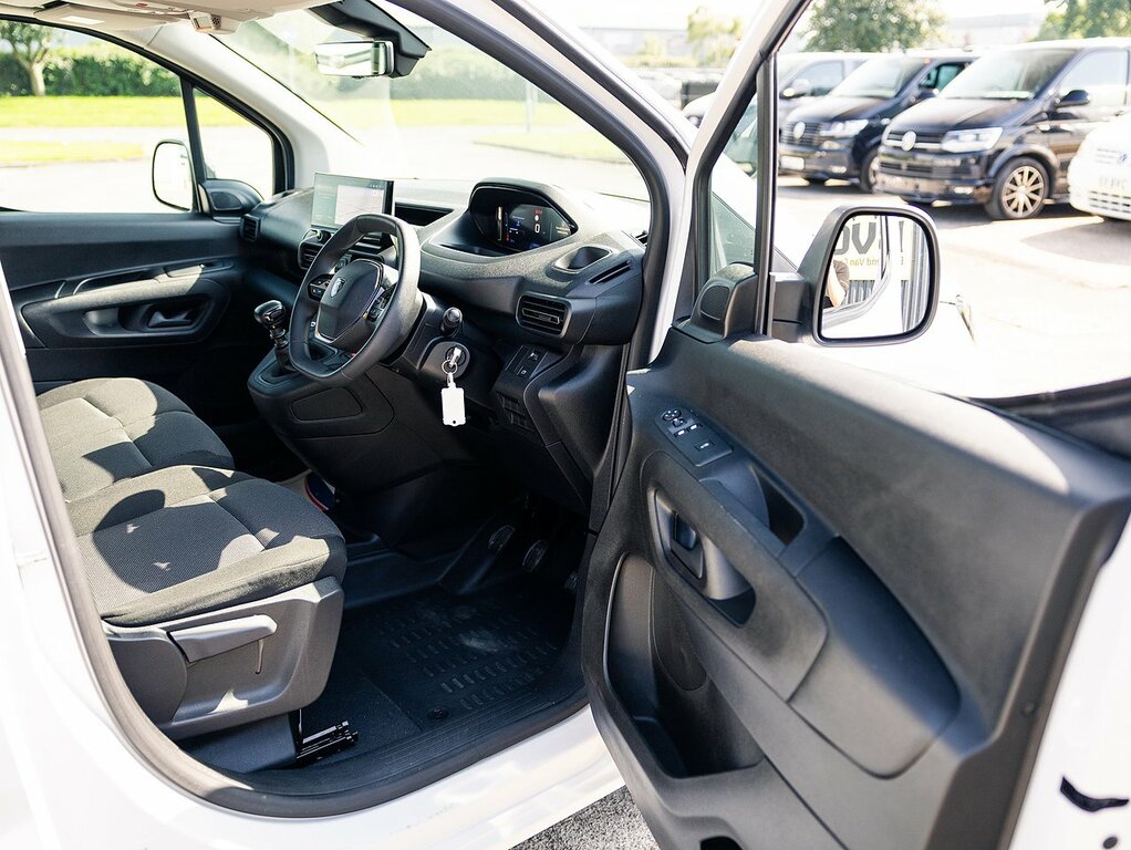 Peugeot Partner 1.5L Asphalt Black #10