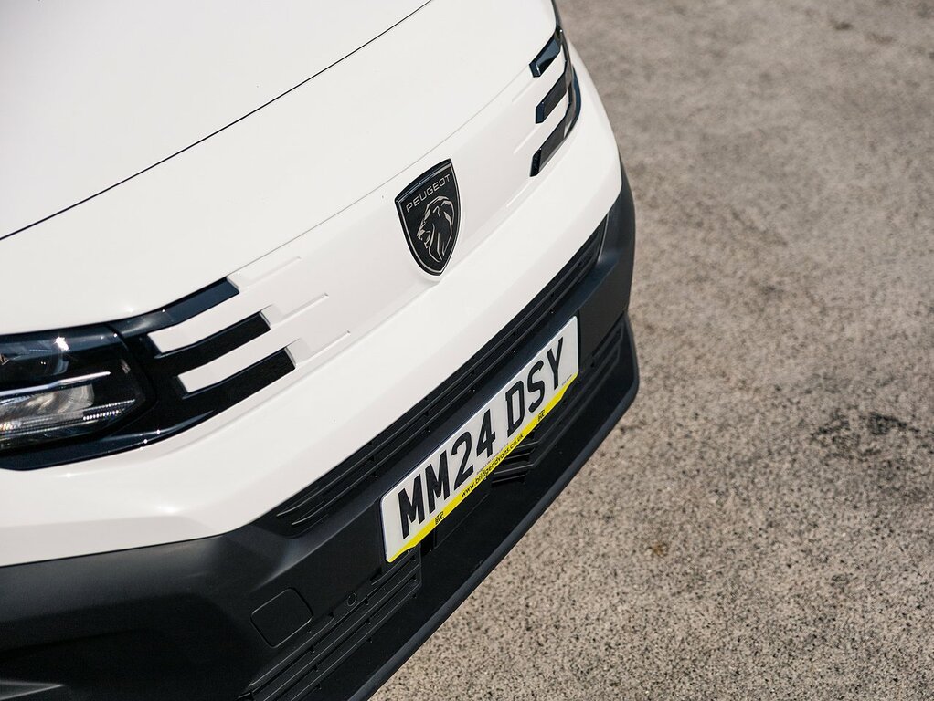 Peugeot Partner 1.5L Asphalt Black #37
