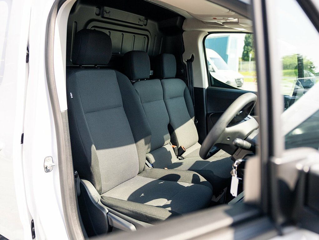Peugeot Partner 1.5L Asphalt Black #11