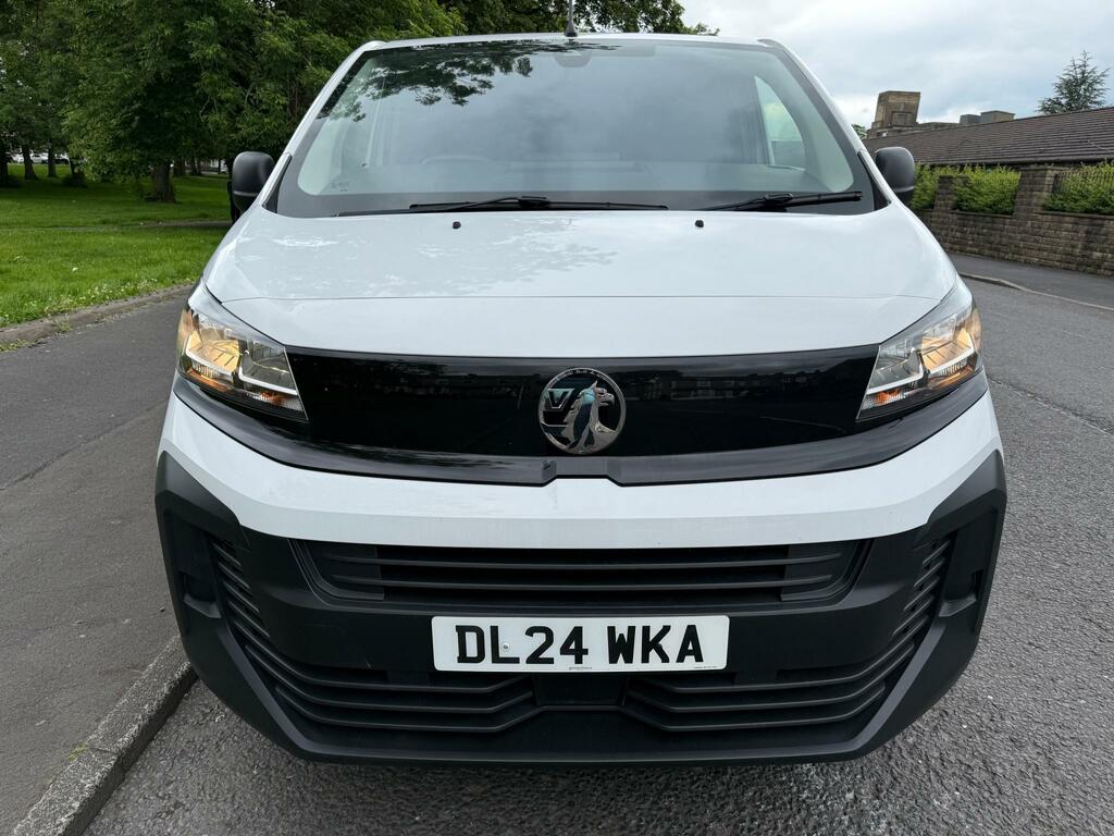 Vauxhall Vivaro F2900 Prime White #2