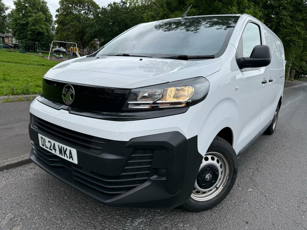 Vauxhall Vivaro F2900 Prime White