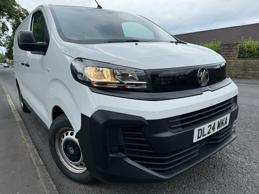 Vauxhall Vivaro F2900 Prime White #3