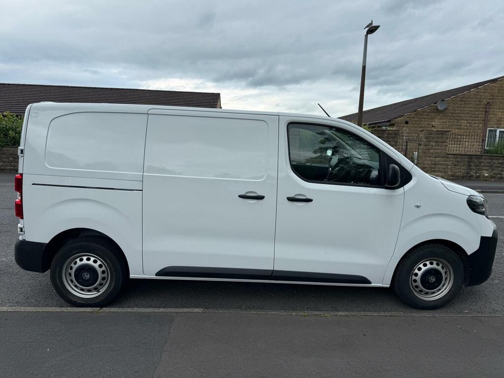 Vauxhall Vivaro 1.5 Turbo D 2900 Prime Panel Van 6Dr White #26