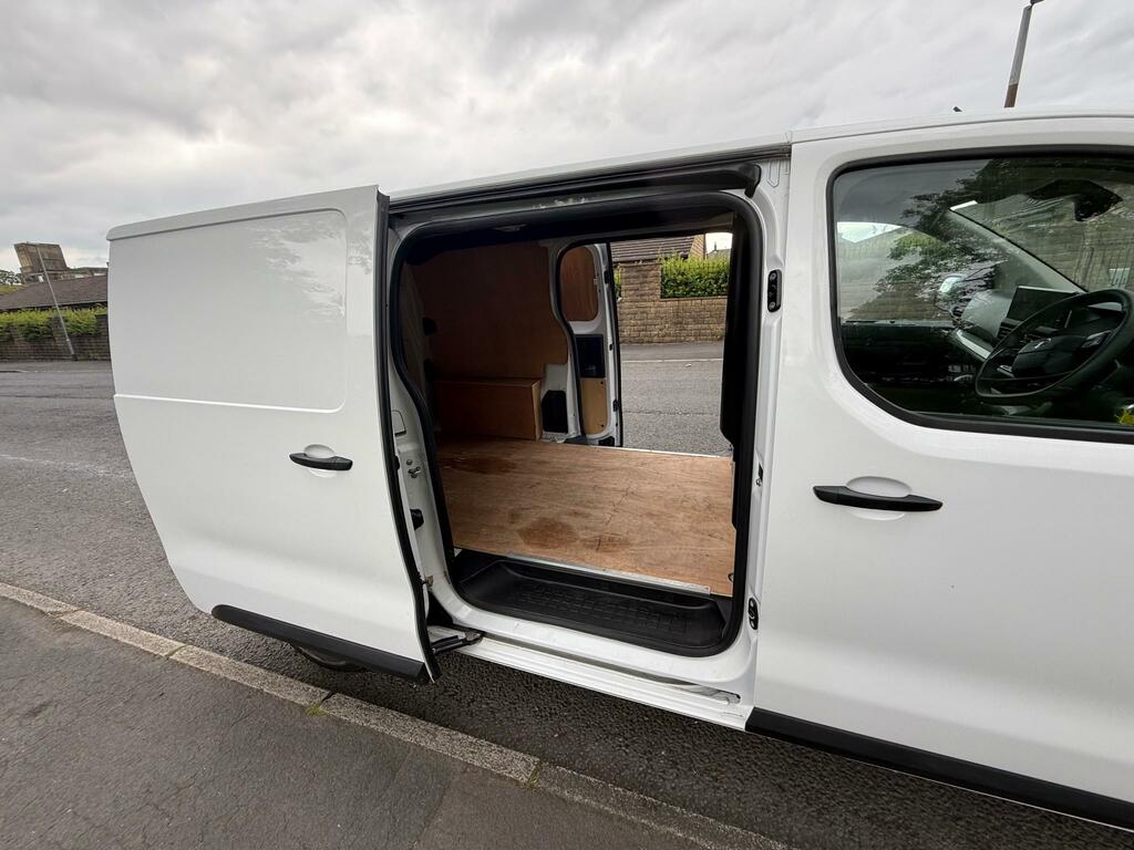Vauxhall Vivaro 1.5 Turbo D 2900 Prime Panel Van 6Dr White #15