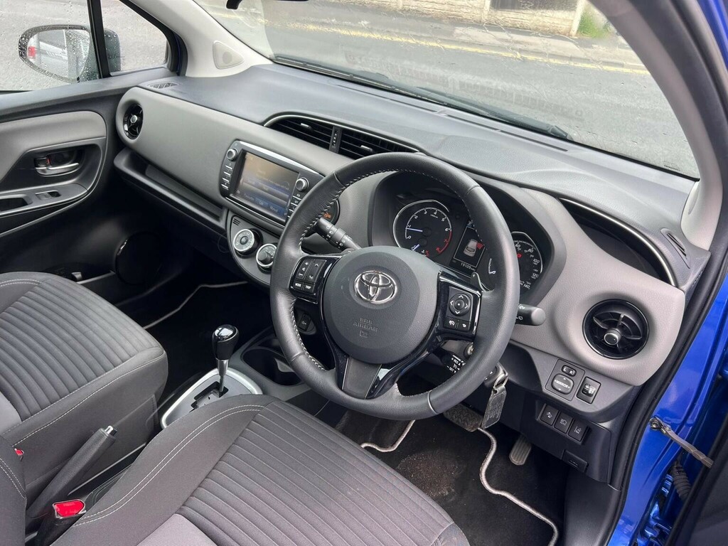 Toyota Yaris Hatchback 1.5 Vvt-i Icon Tech Cvt Euro 6 2017 Blue #3