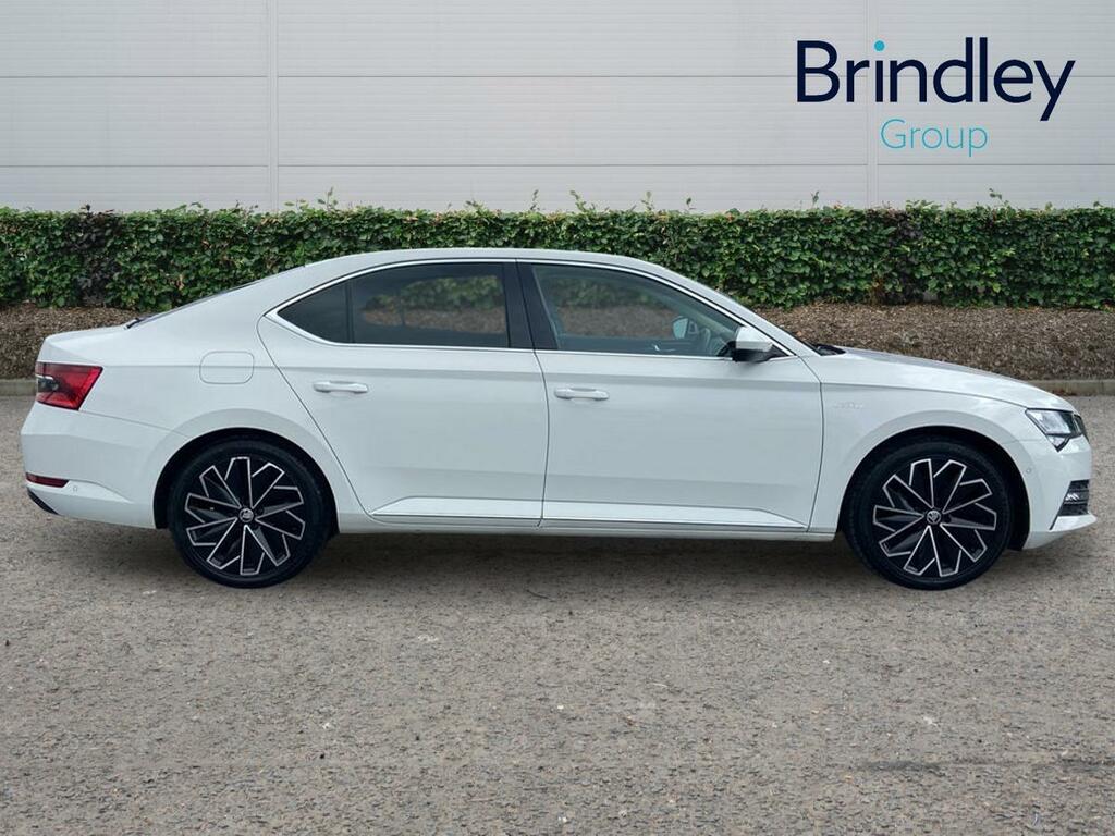 Skoda Superb 2.0 Tdi Laurin Klement Hatchback Dsg White #6