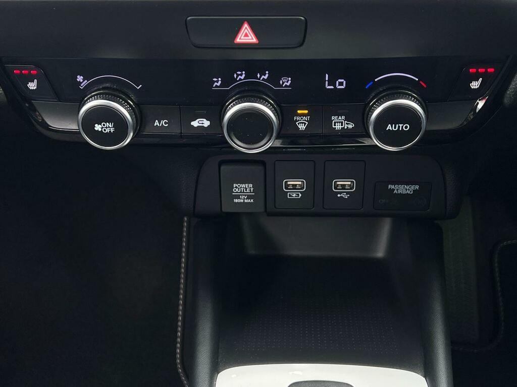 Honda Jazz Honda Jazz Hatchback 1.5 I-mmd Hybrid Elegance Red #40