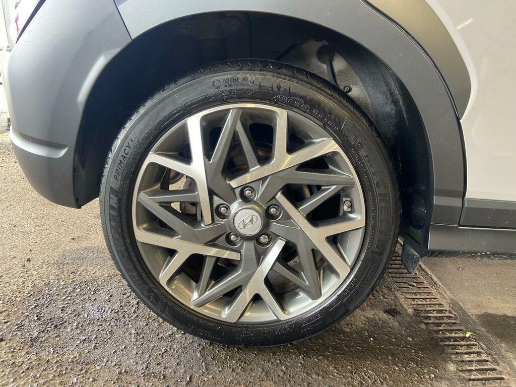 Hyundai Kona Hatchback White #13