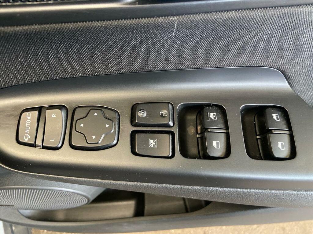 Hyundai Kona Hatchback White #19