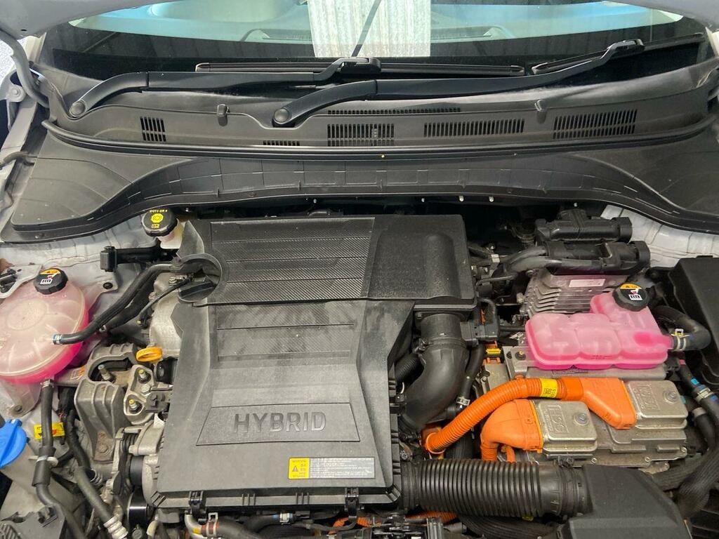Hyundai Kona Hatchback White #18