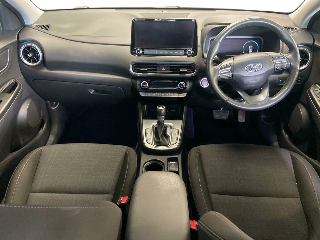 Hyundai Kona Hatchback White #10