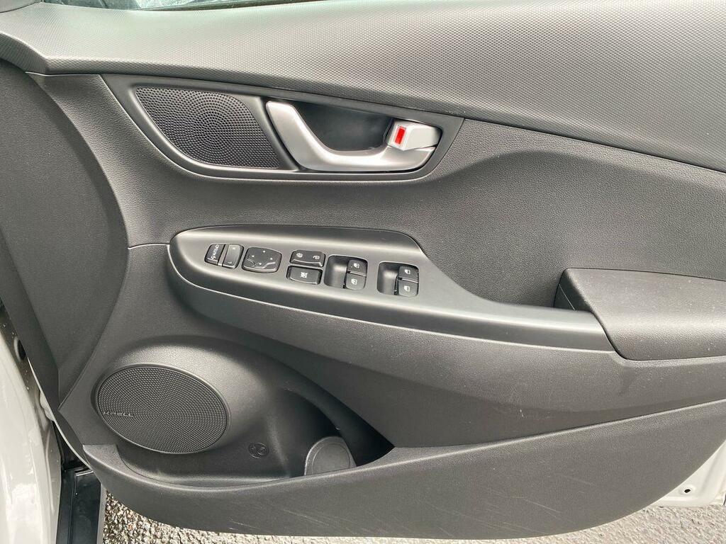 Hyundai Kona Premium Red #19
