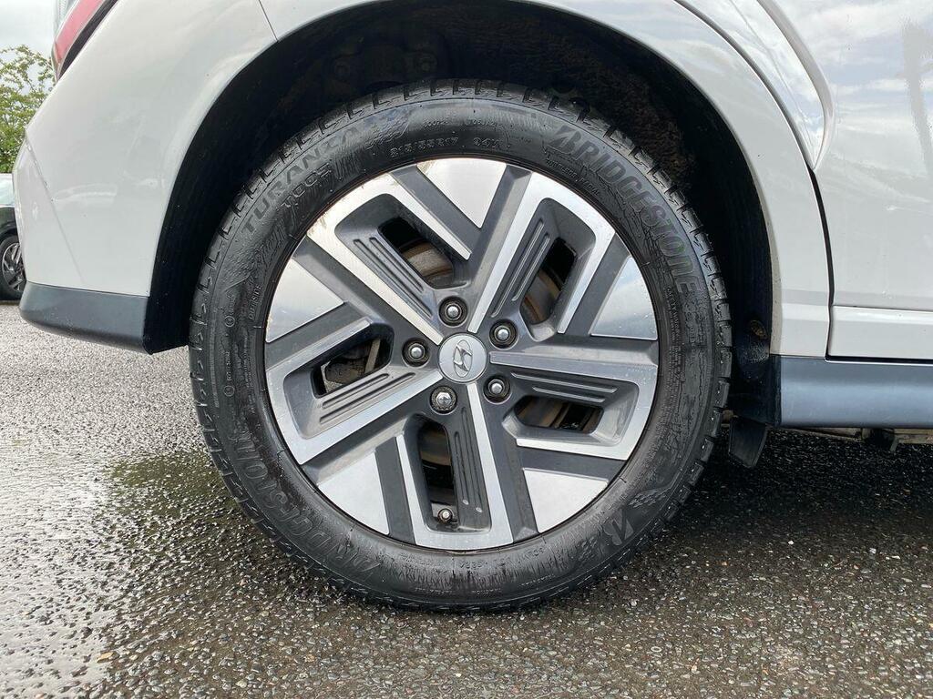Hyundai Kona Premium Red #13