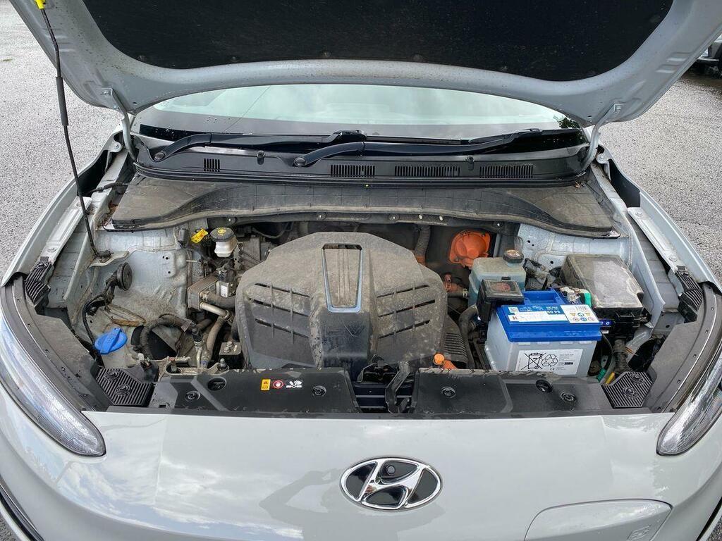 Hyundai Kona Premium Red #18