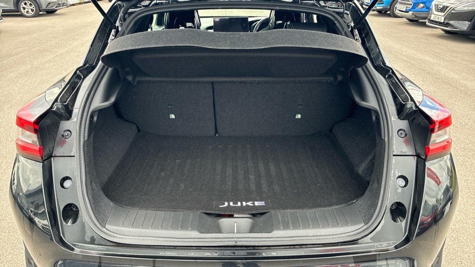 Nissan Juke Tekna Black #4