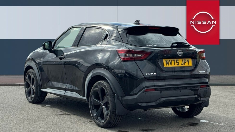 Nissan Juke Tekna Black #2