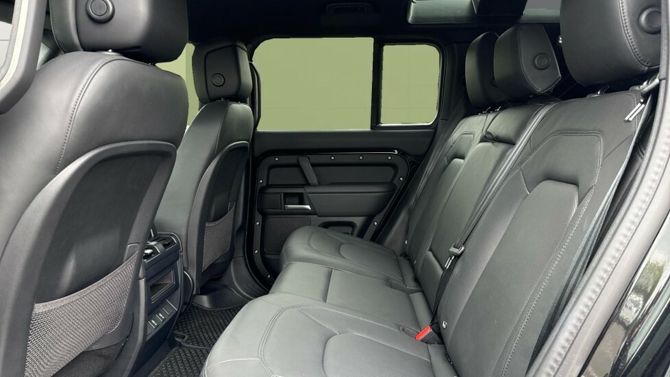 Land Rover Defender 110 X-dynamic Hse WA75YHL Black #4
