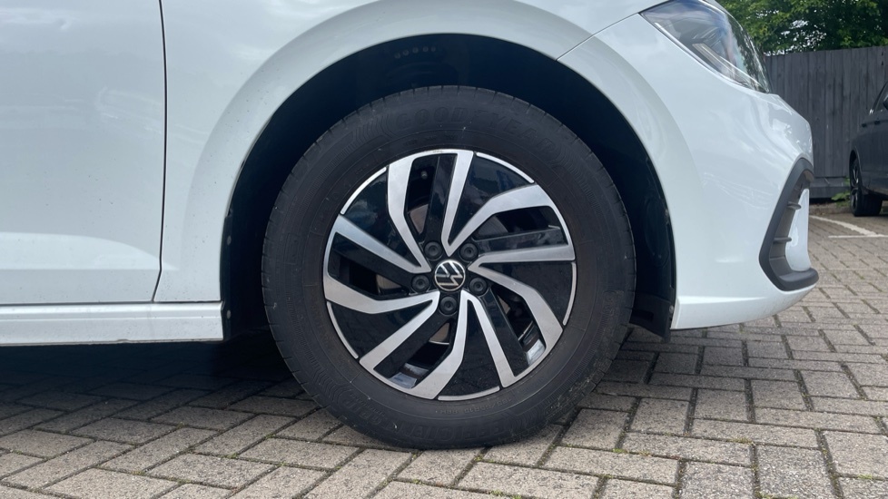 Volkswagen Polo Life White #5