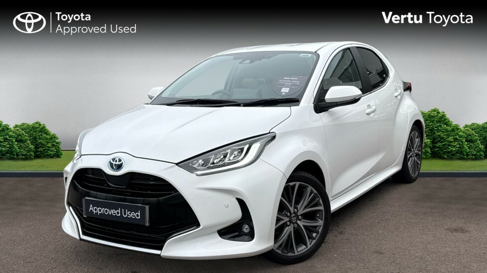 Toyota Yaris Excel White #3