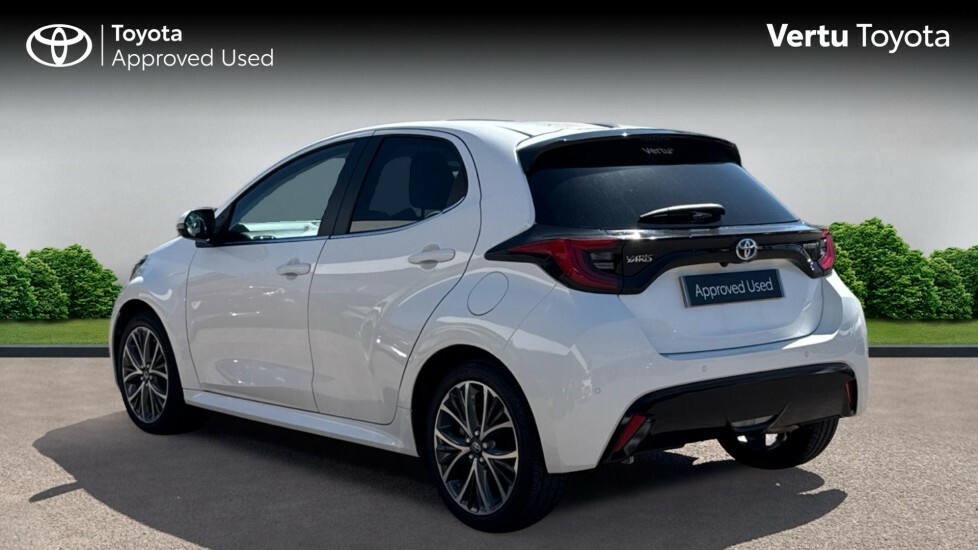 Toyota Yaris Excel White #4
