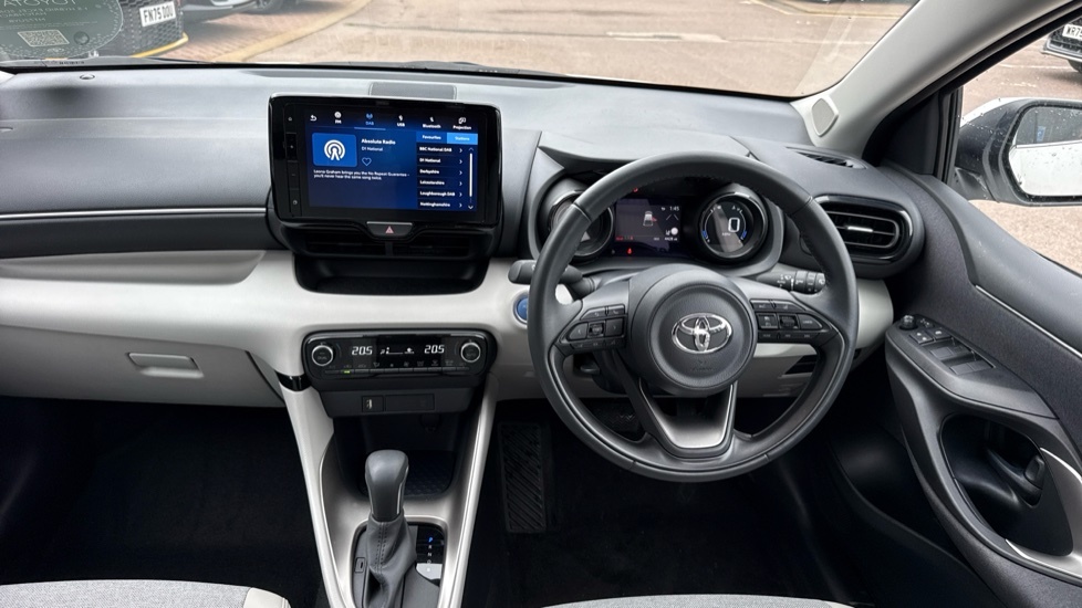 Toyota Yaris Excel White #6