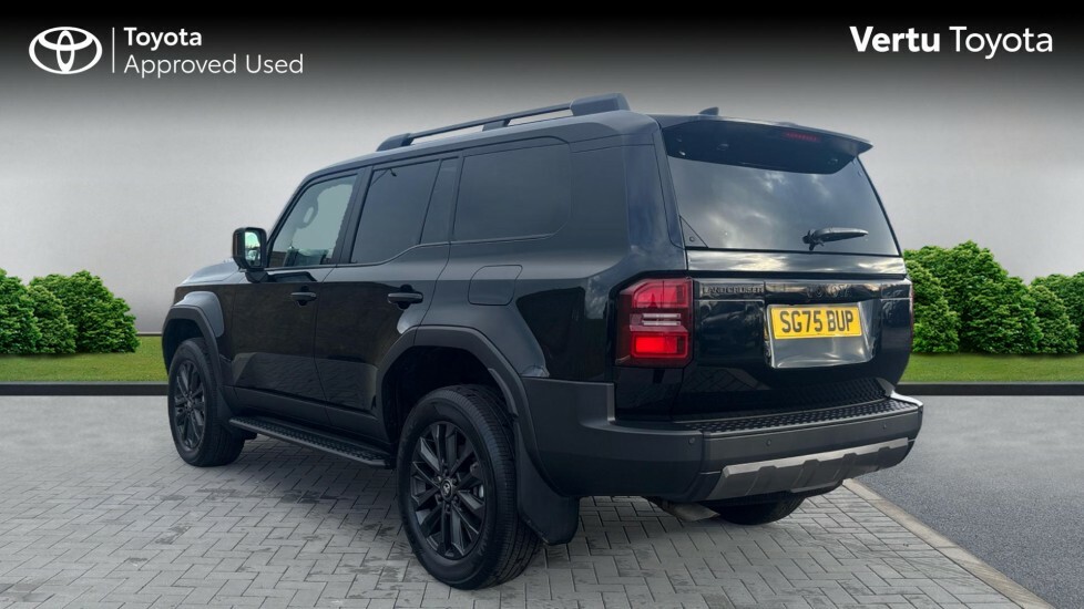 Toyota Land Cruiser Invincible SG75BUP Black #4
