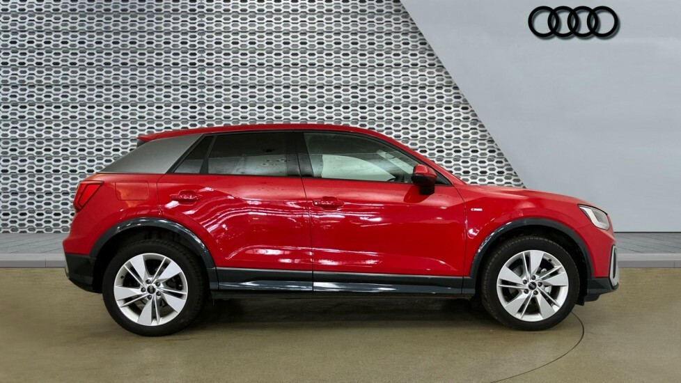 Audi Q2 S Line VN75UEU Red #4