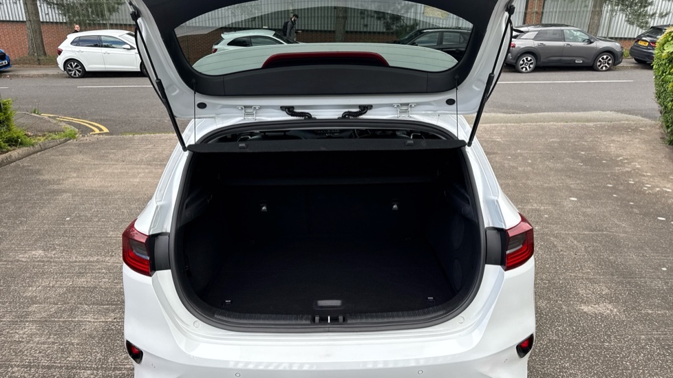 Kia Ceed First Edition White #4