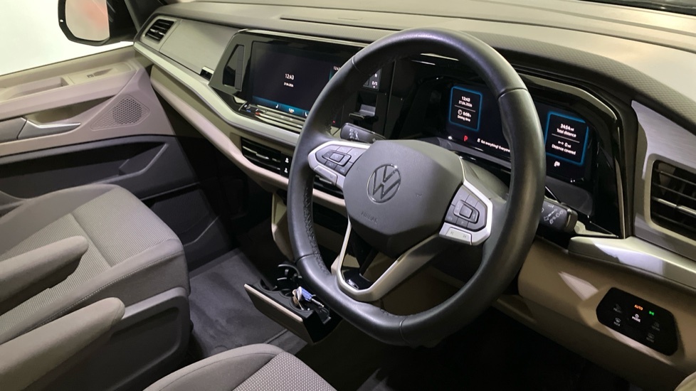 Volkswagen Multivan Life Black #6